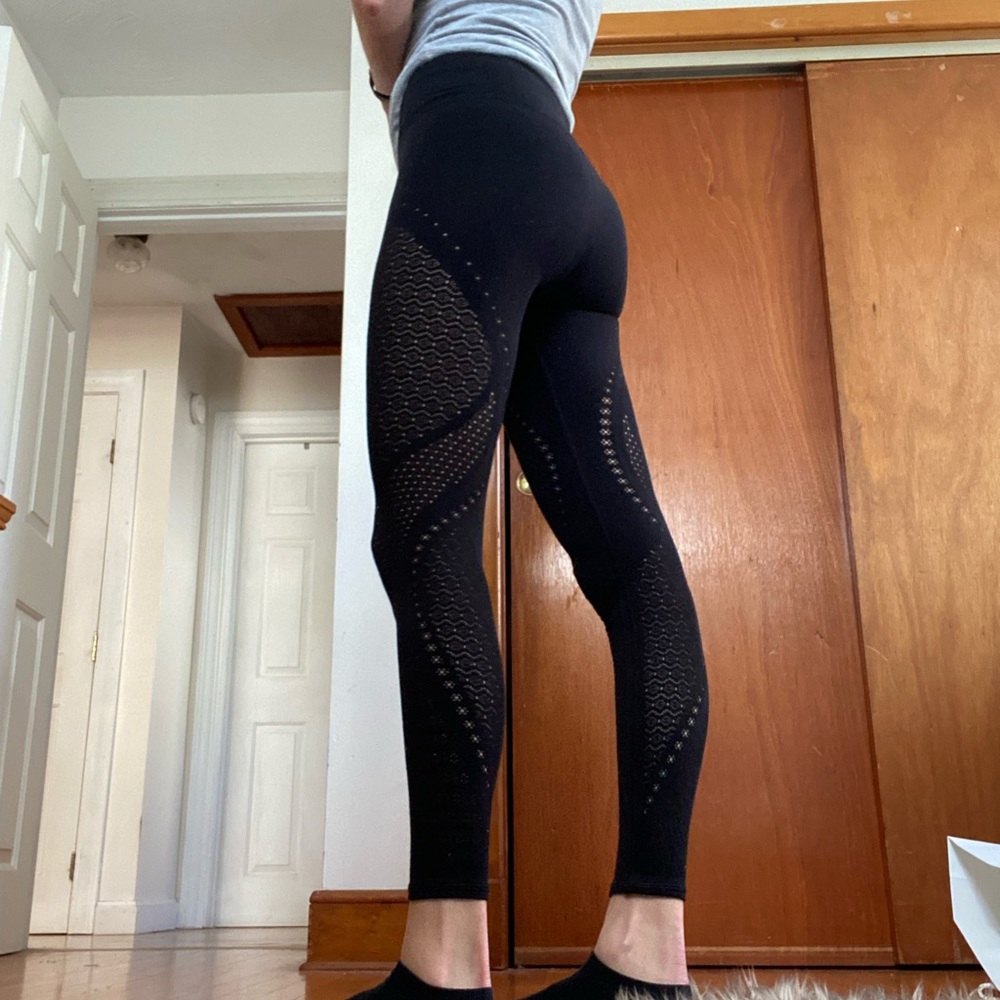Lululemon black cutout leggings size 2